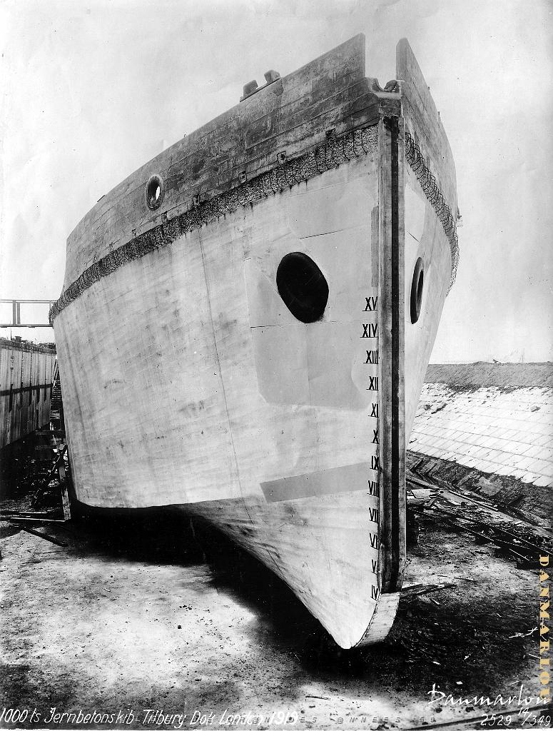 CAP ROUX ET LES BATEAUX EN CIMENT  (16) stade fabrication 1.jpg